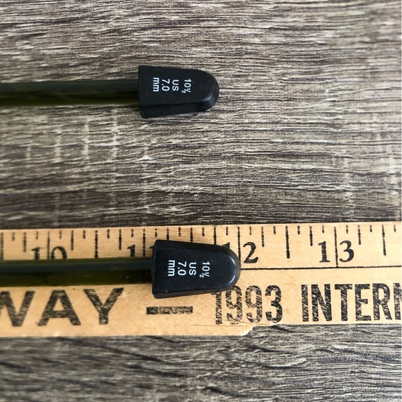 Vtg Transparent Green Knitting Needles - Picture 6 of 7